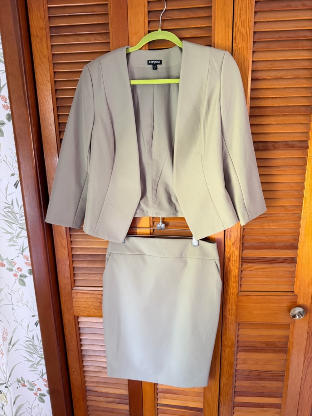 Express Taupe Beige Tan Skirt Blazer Suit Set sz 8